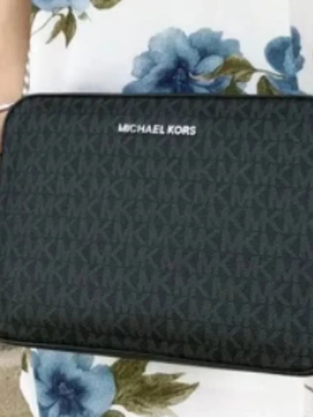 Michael Kors Large East West Crossbody-Black Signature - Picture 6 of 15
